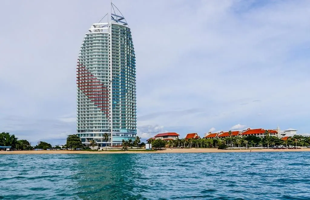 Condo · 4 bd · 4 ba · 368 m²