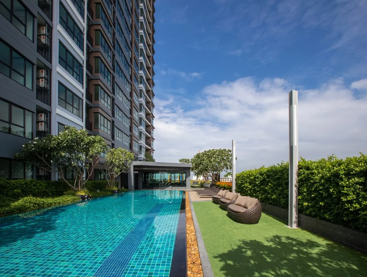 Supalai Loft Yaek Fai Chai station