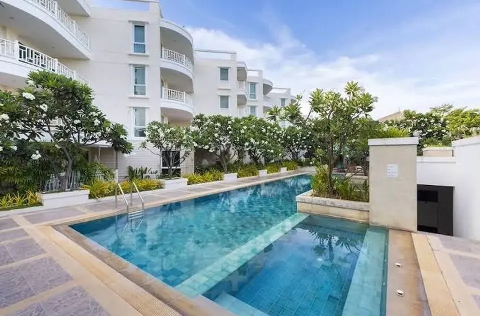 2 ห้องนอน · 2 ห้องน้ำ · 102 m²