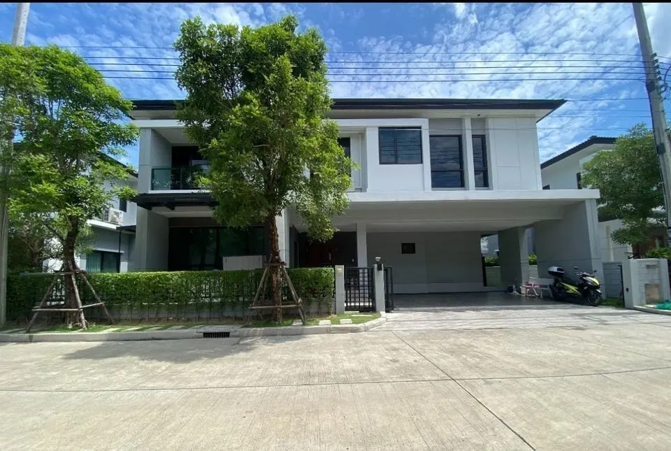 House · 3 ห้องนอน · 6 ห้องน้ำ · 375 m²