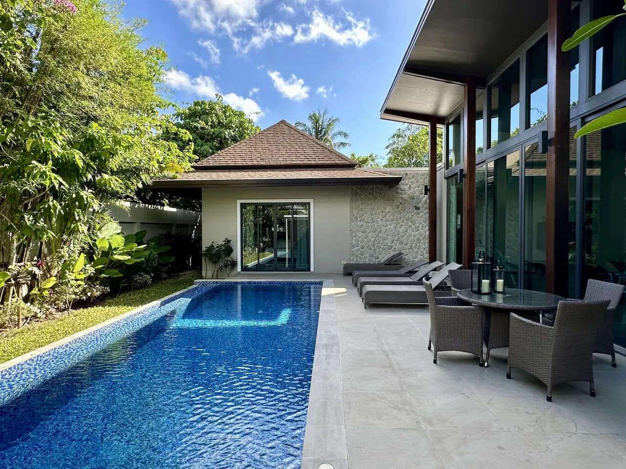 Villa · 4 ห้องนอน · 3 ห้องน้ำ · 300 m²