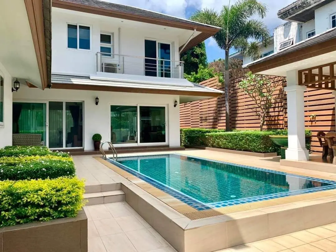 House · 3 bd · 4 ba · 380 m²
