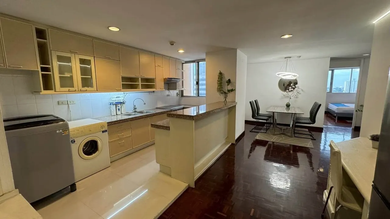 2 ห้องนอน · 2 ห้องน้ำ · 102 m²