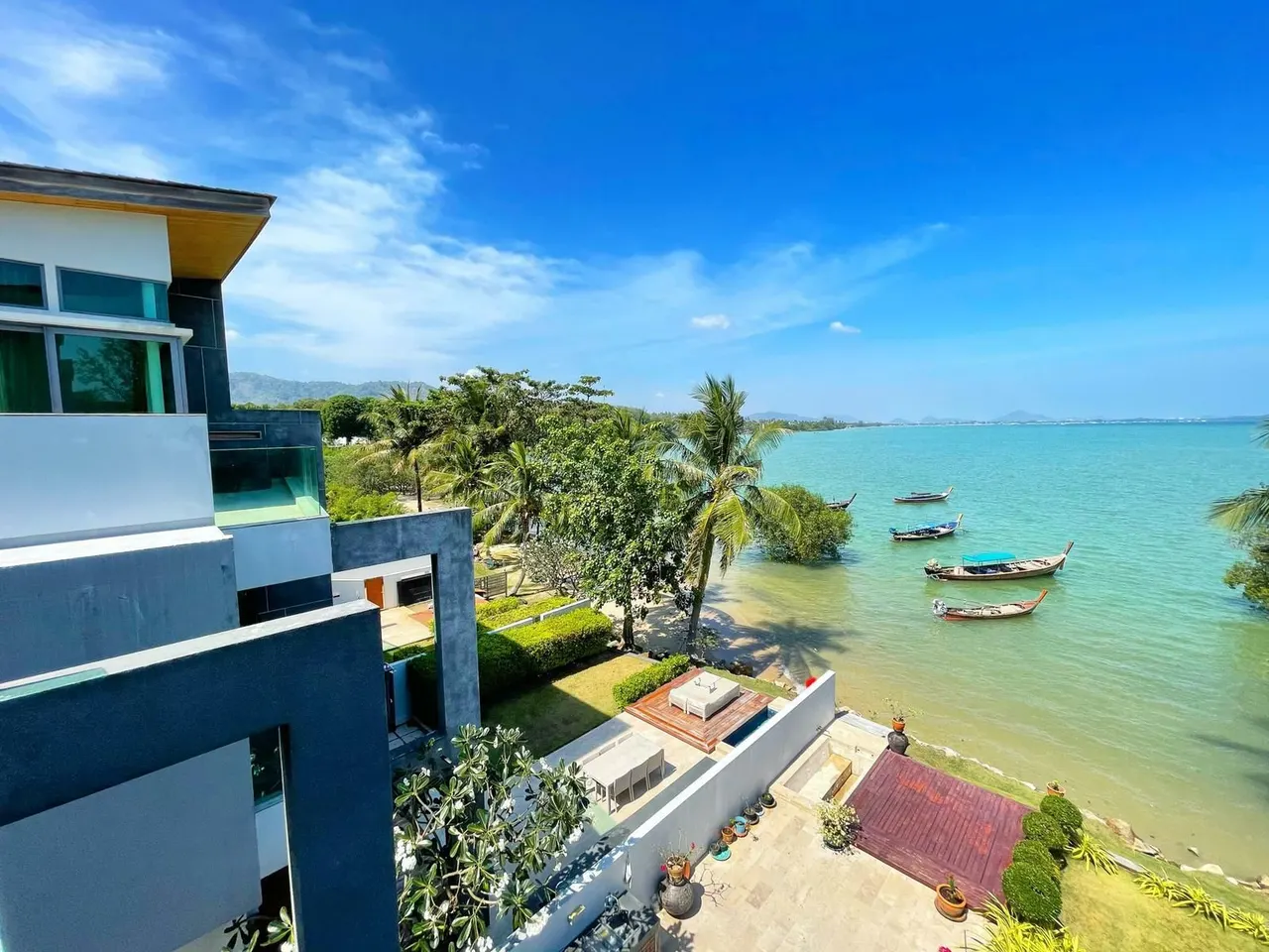 Villa · 3 bd · 4 ba · 353 m²
