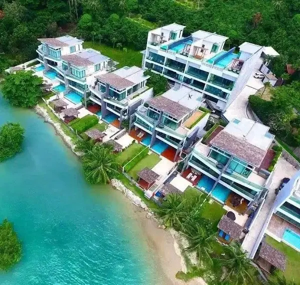 Villa · 5 bd · 7 ba · 600 m²
