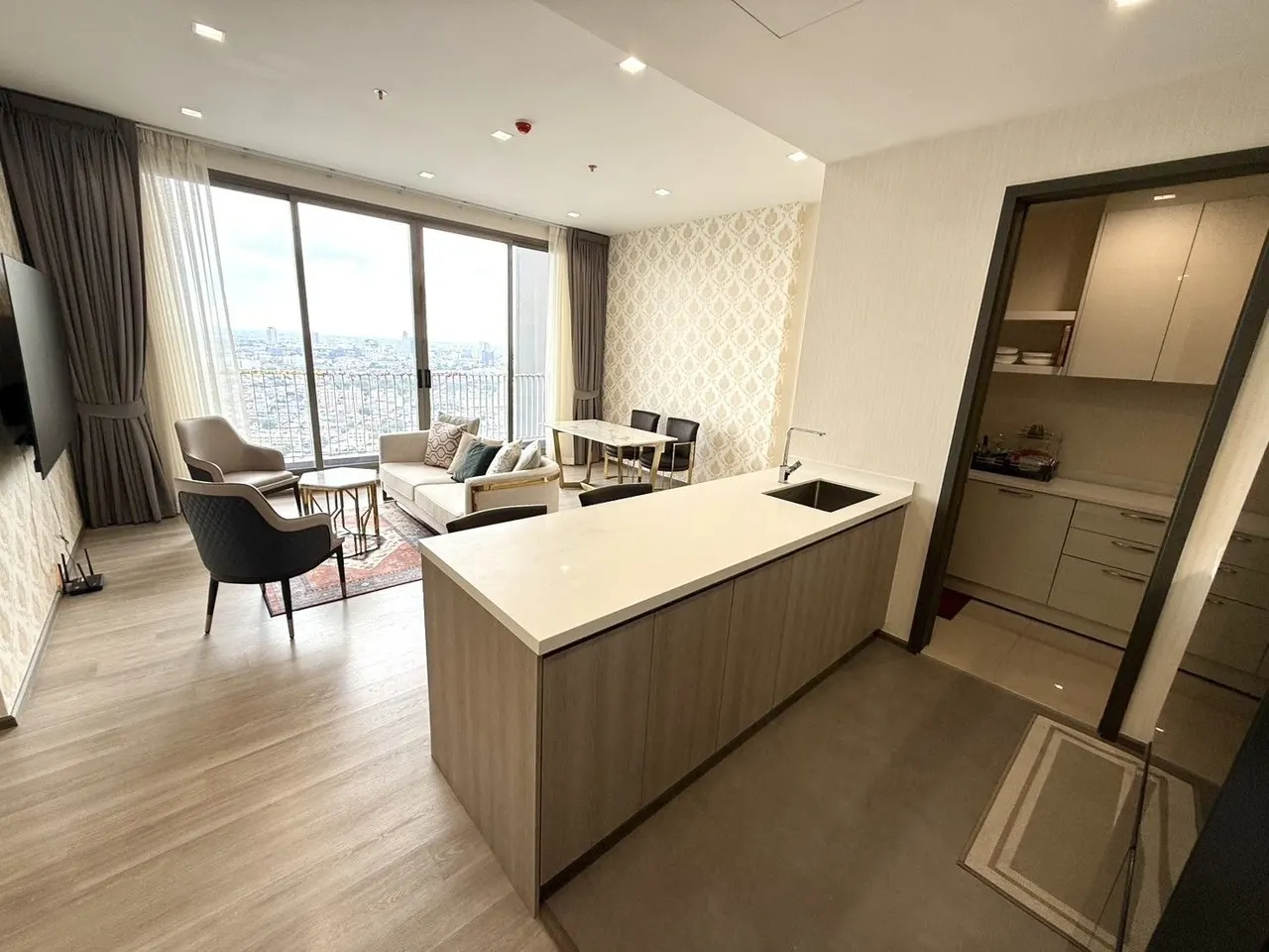 2 ห้องนอน · 2 ห้องน้ำ · 99 m²