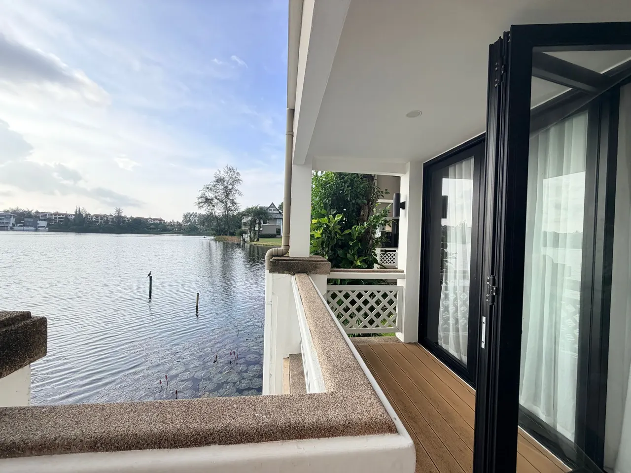 Condo · 2 bd · 2 ba · 135 m²