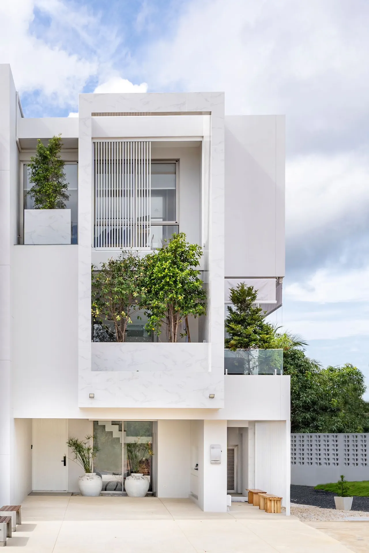Villa · 3 bd · 5 ba · 352 m²