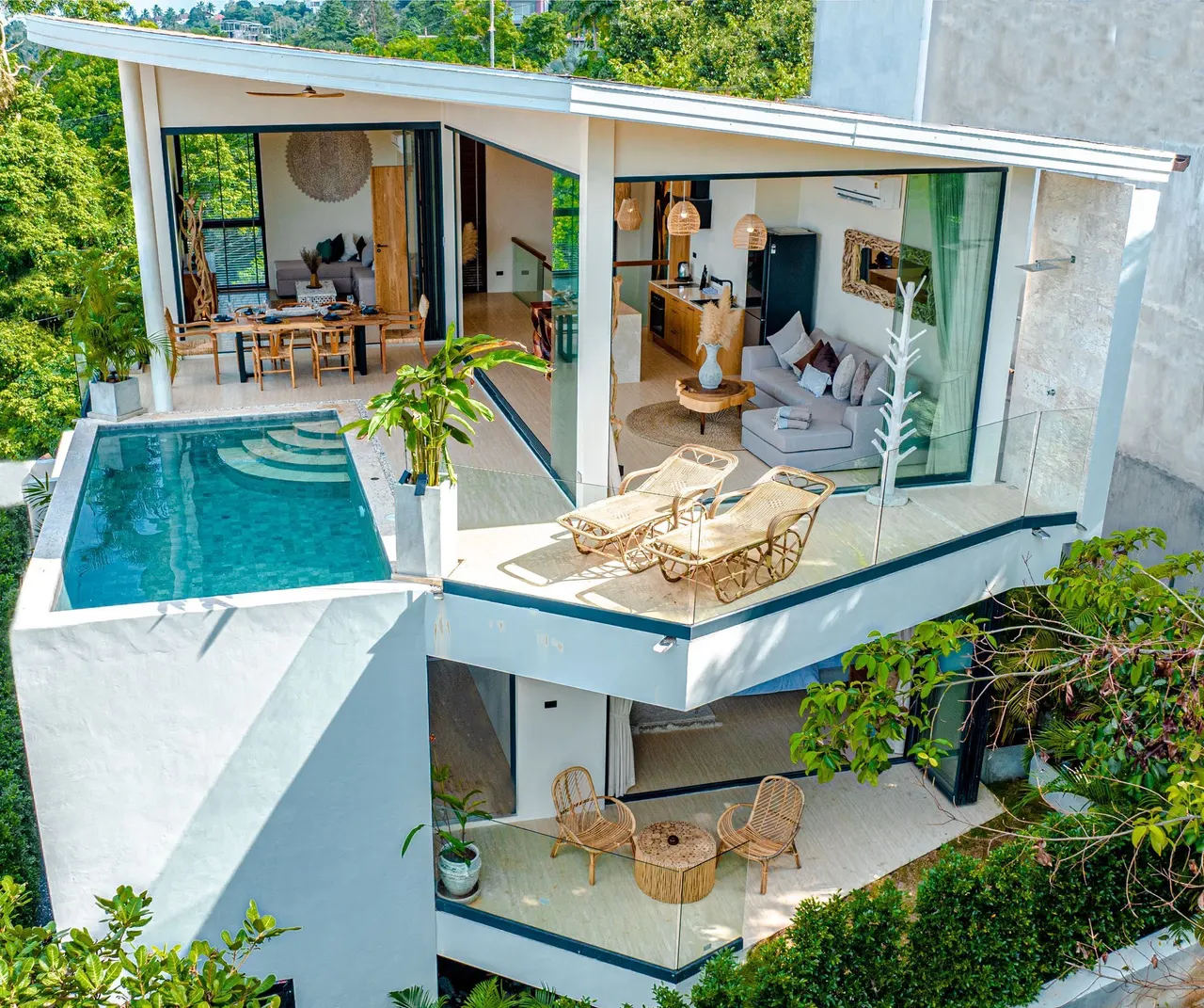 3 ห้องนอน · 3 ห้องน้ำ · 250 m²