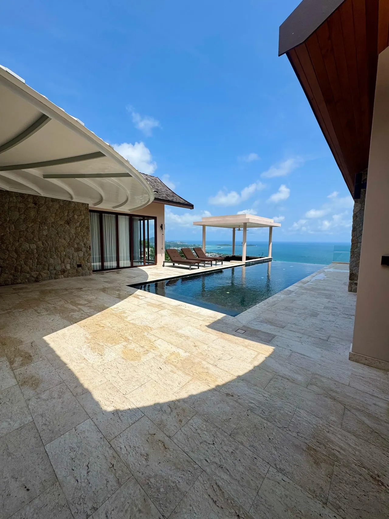 Villa · 3 ห้องนอน · 4 ห้องน้ำ · 220 m²