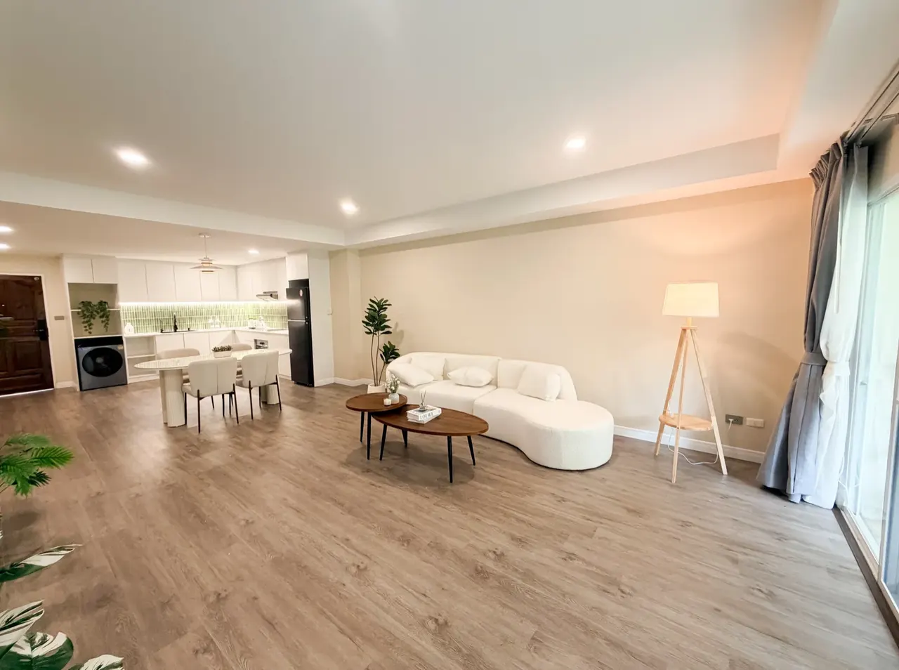 2 bd · 2 ba · 115 m²