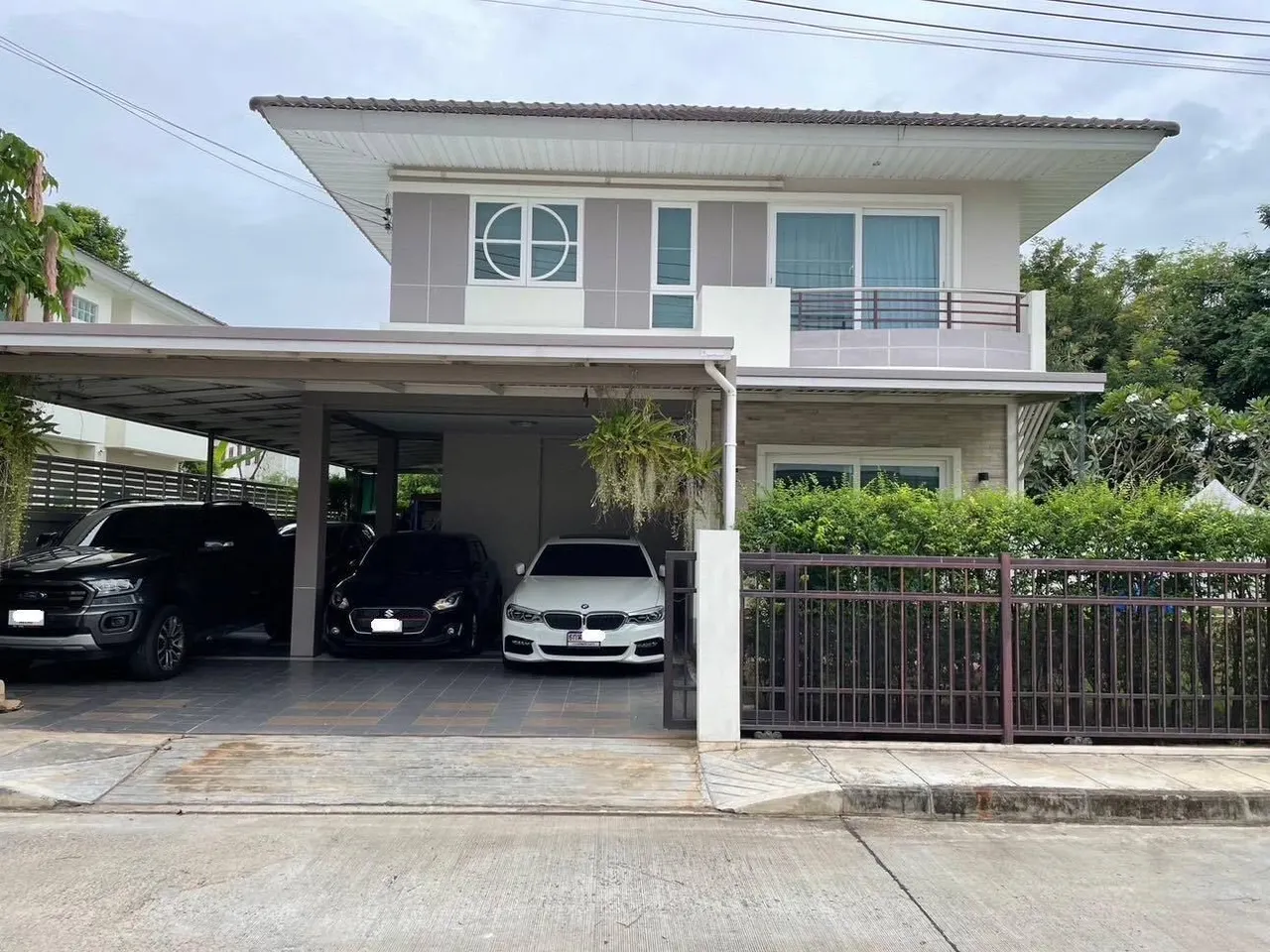 House · 4 bd · 3 ba · 360 m²
