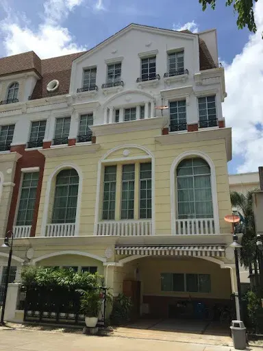 Baan Klang Krung Sathorn-Narathiwas