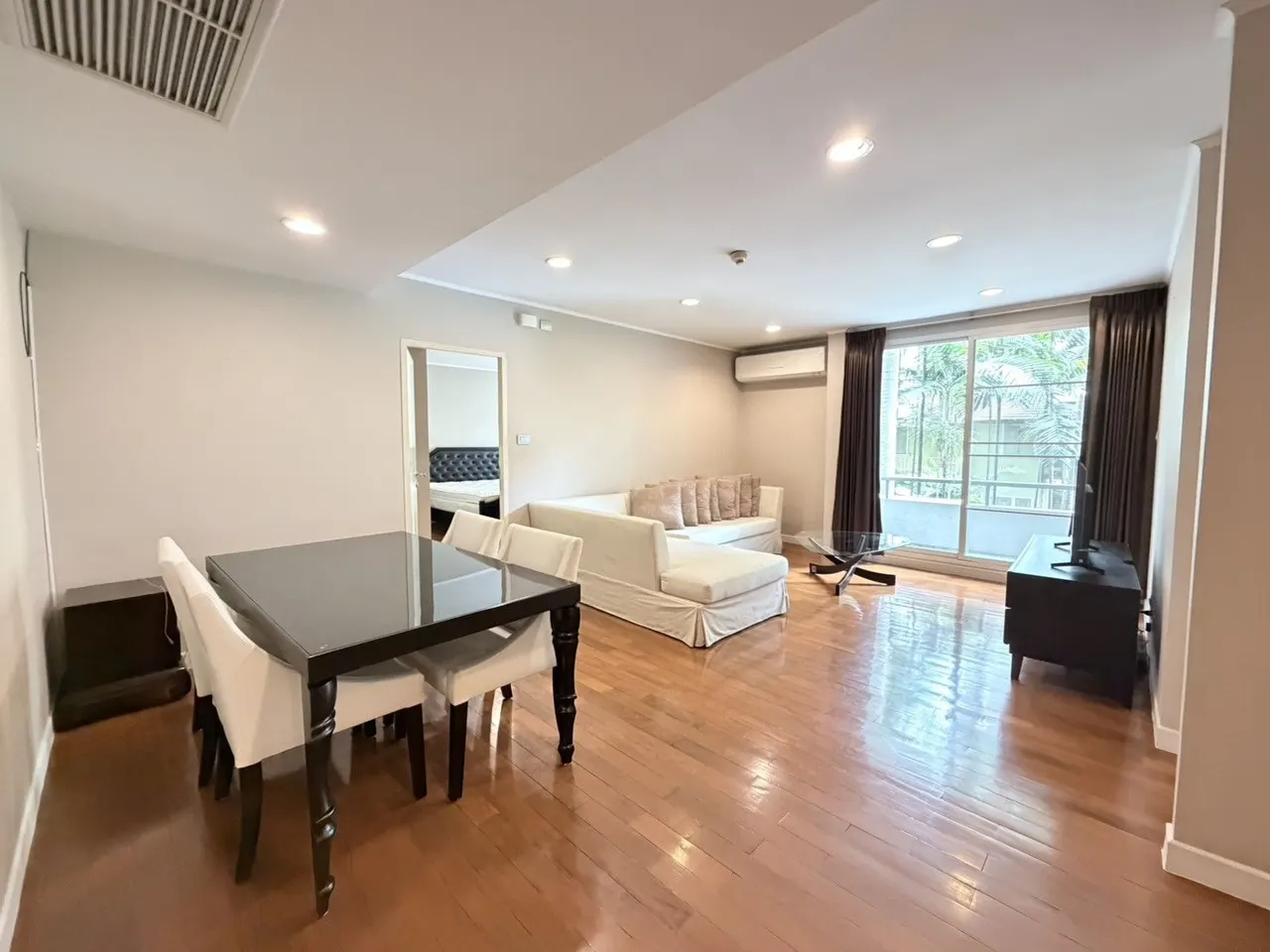 2 ห้องนอน · 2 ห้องน้ำ · 85 m²