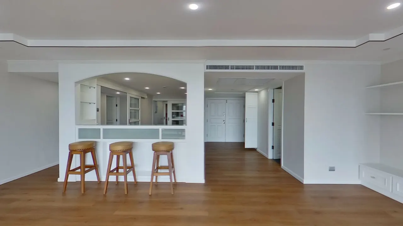 Condo · 3 bd · 3 ba · 251 m²