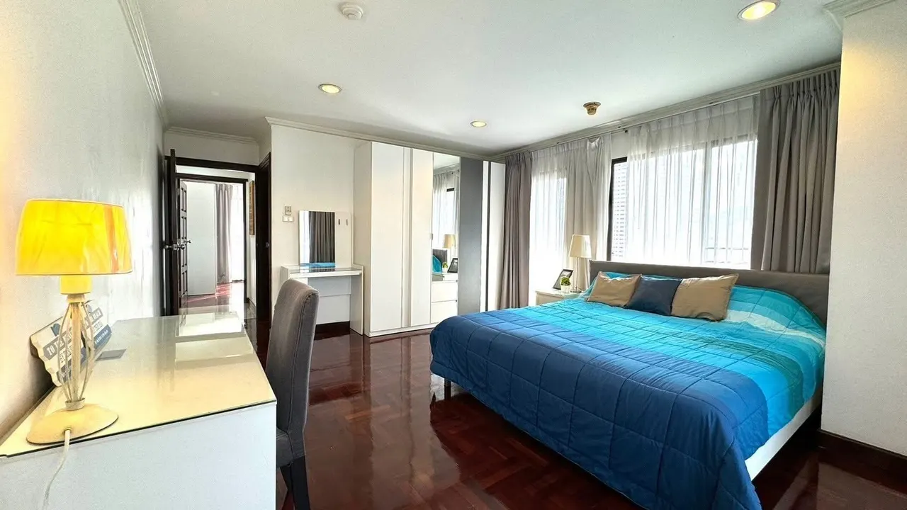 3 ห้องนอน · 3 ห้องน้ำ · 164 m²