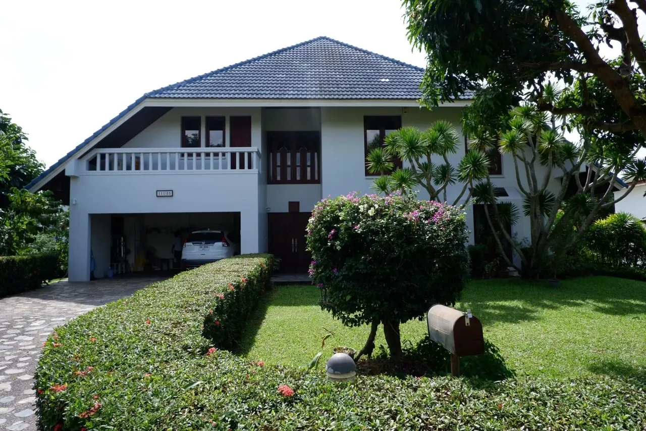 House · 4 室 · 5 卫 · 200 m²