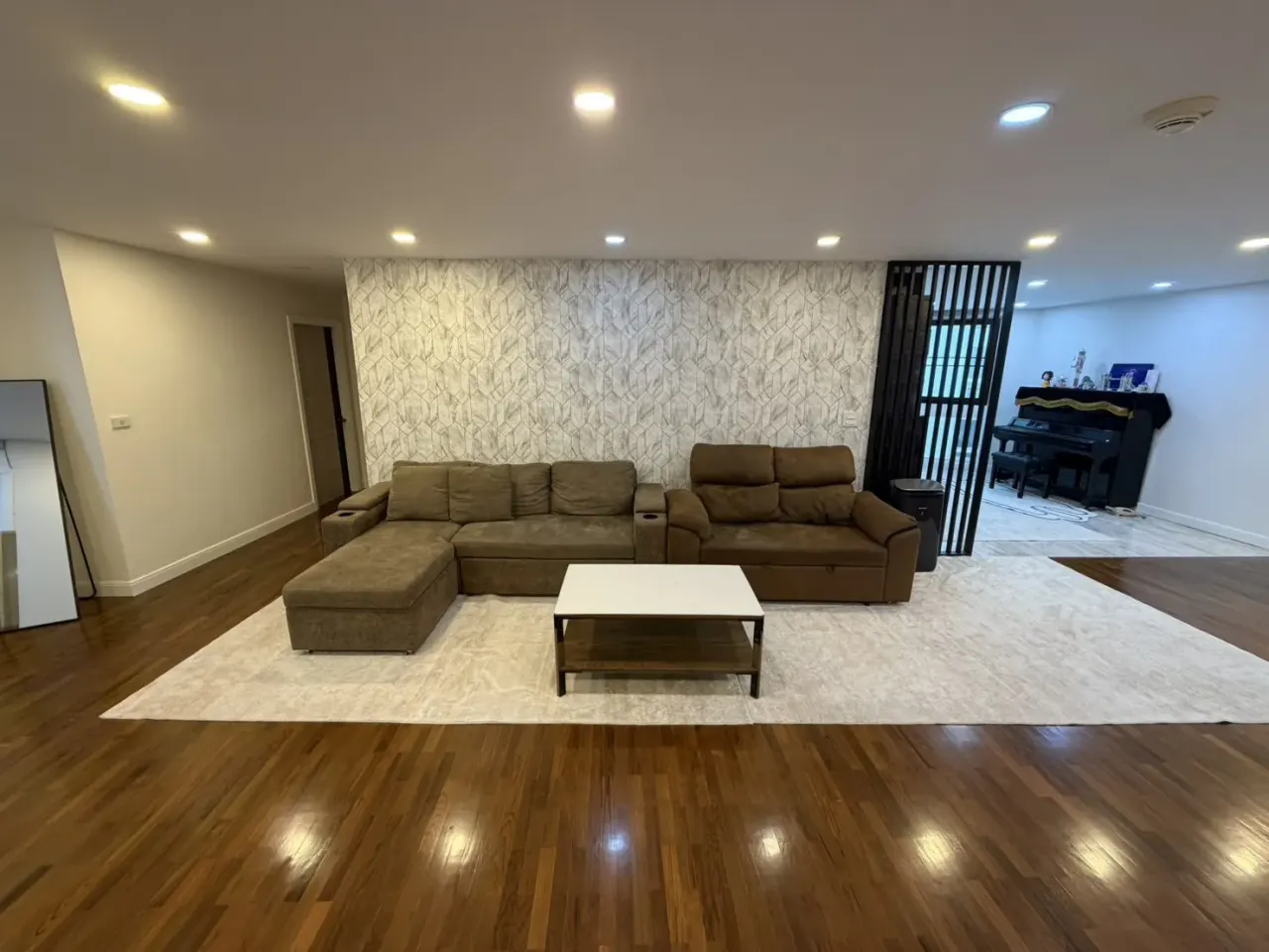 3 bd · 3 ba · 223 m²