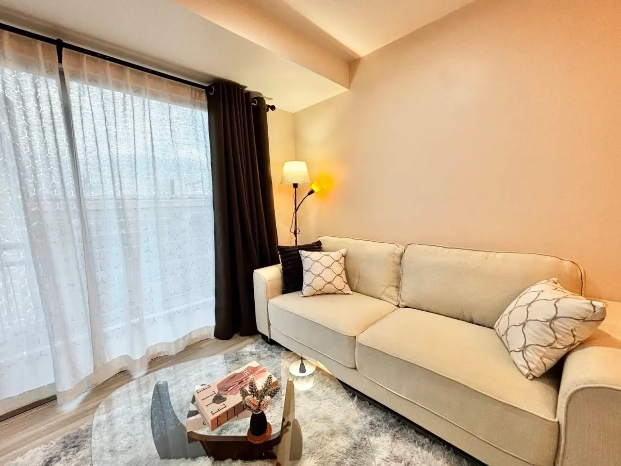 2 ห้องนอน · 2 ห้องน้ำ · 64 m²