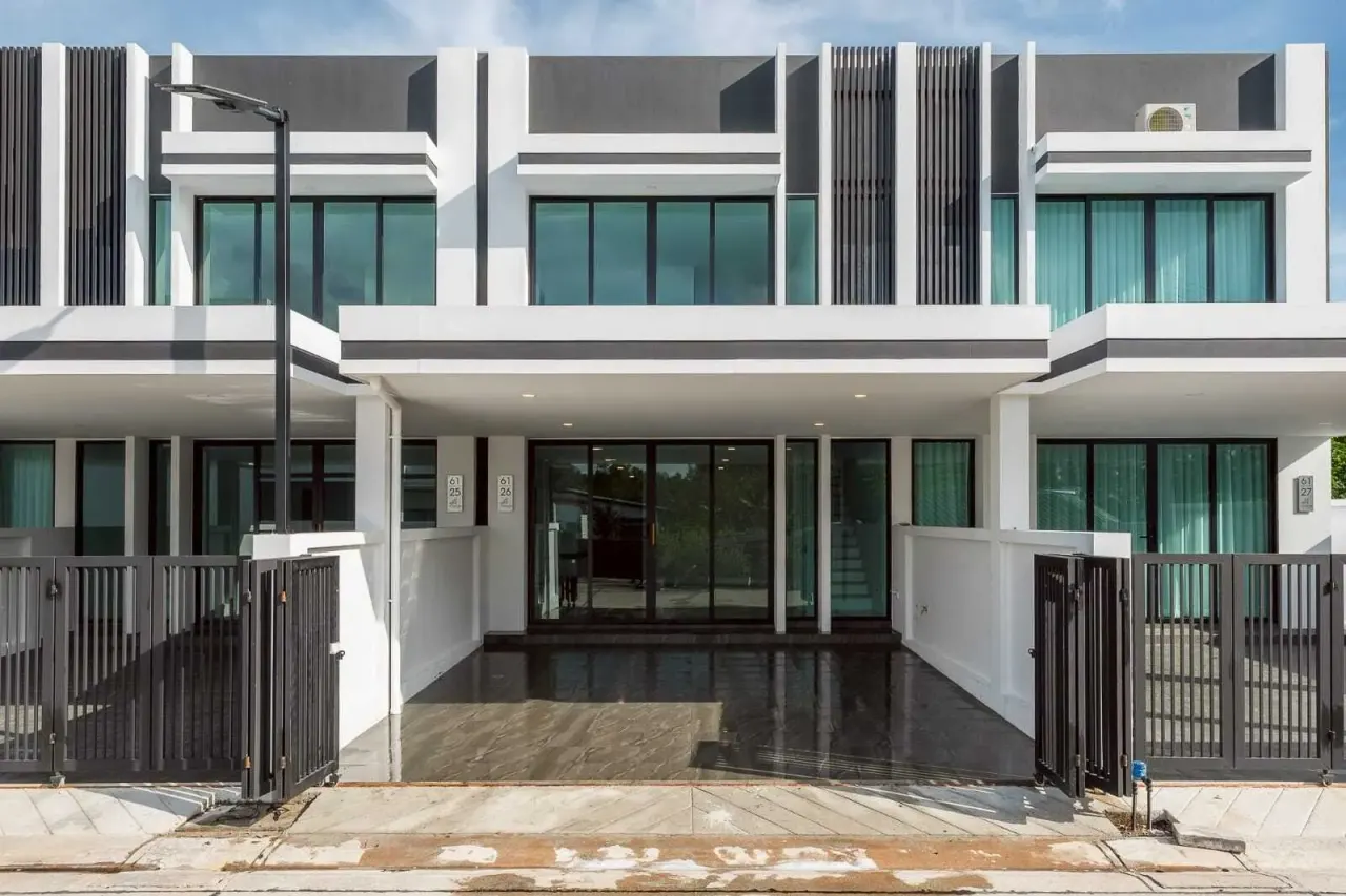 Townhouse · 3 ห้องนอน · 3 ห้องน้ำ · 170 m²