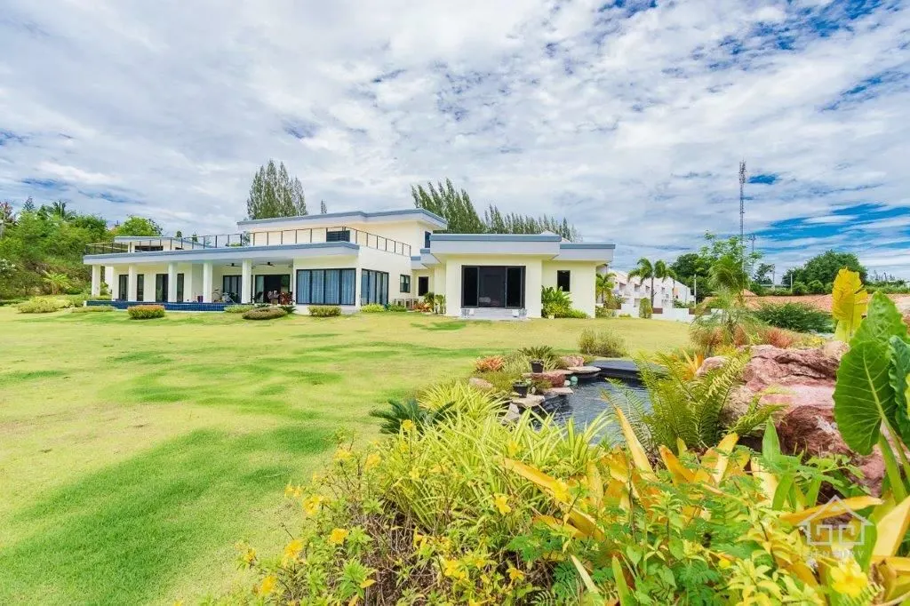Villa · 5 ห้องนอน · 4 ห้องน้ำ · 450 m²