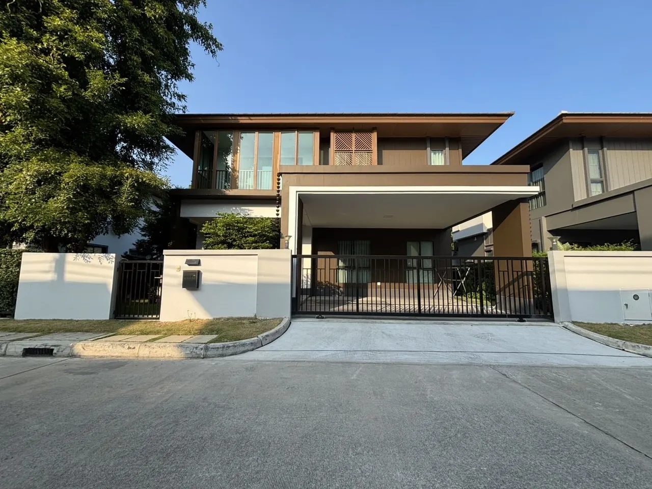 House · 4 ch. · 5 sdb · 210 m²