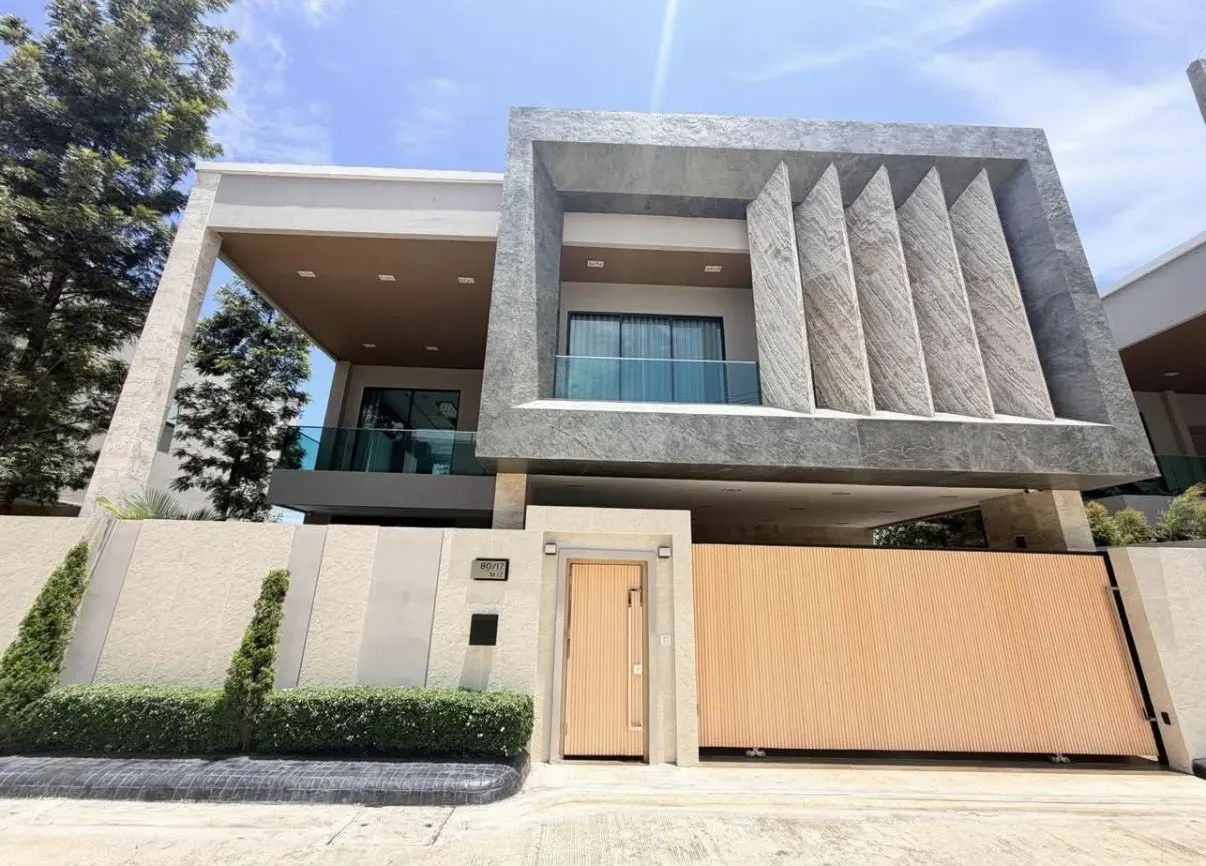 4 bd · 4 ba · 258 m²