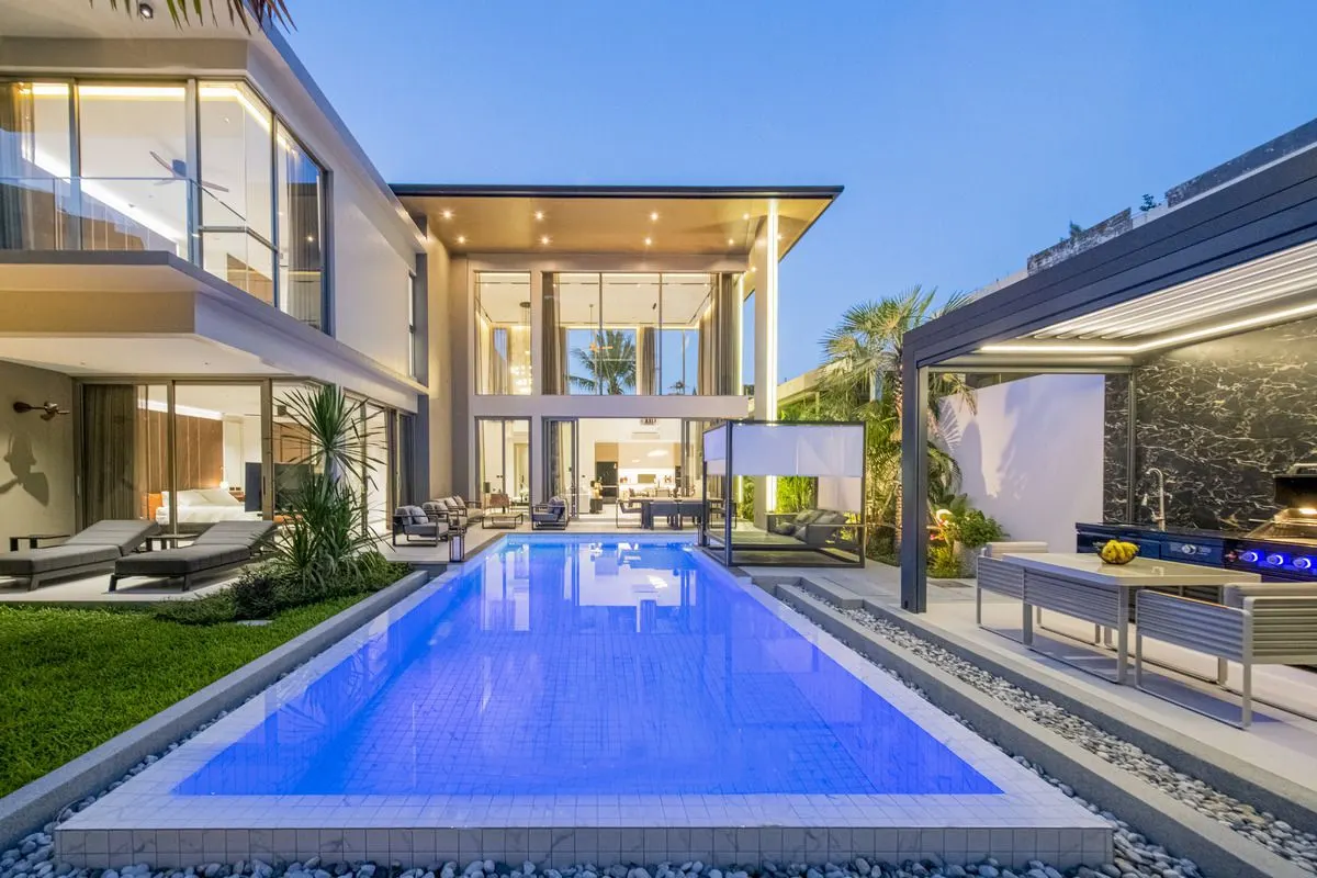 Villa · 4 bd · 5 ba · 427 m²