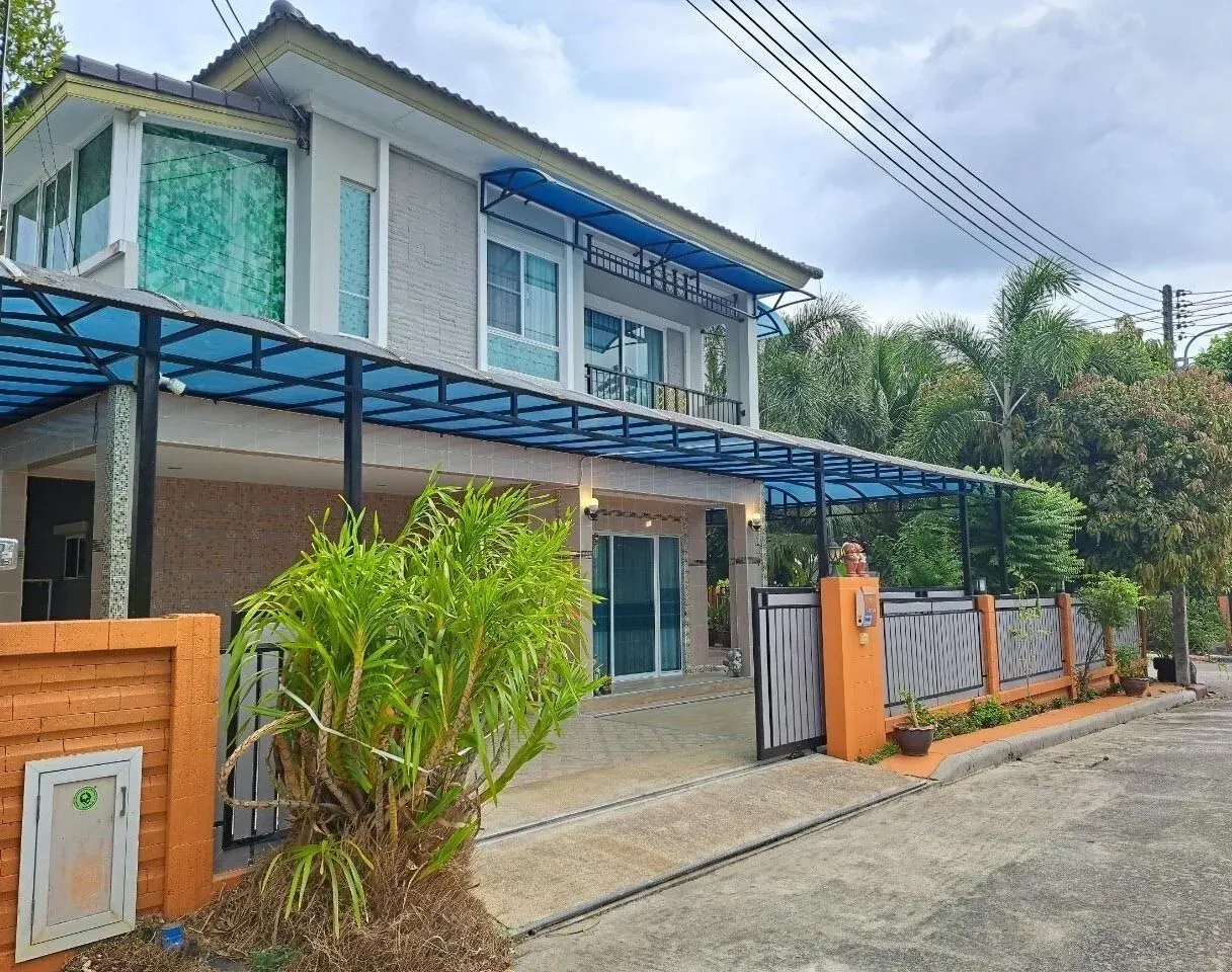 Villa · 4 bd · 3 ba · 180 m²