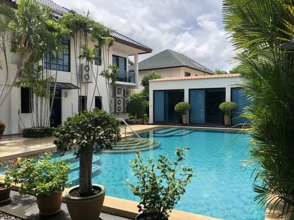 Villa · 3 ห้องนอน · 3 ห้องน้ำ · 330 m²