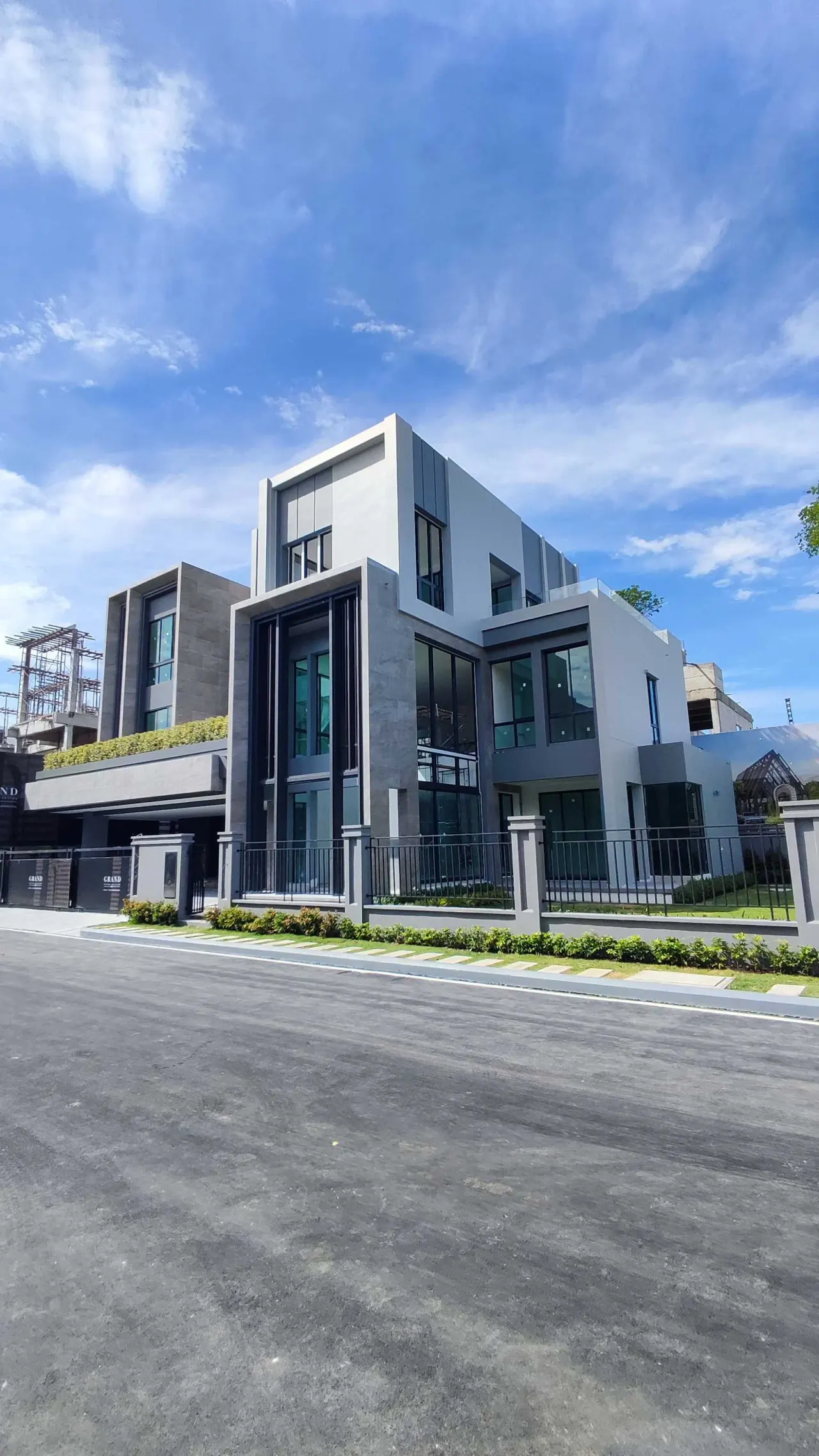 House · 5 bd · 6 ba · 776 m²
