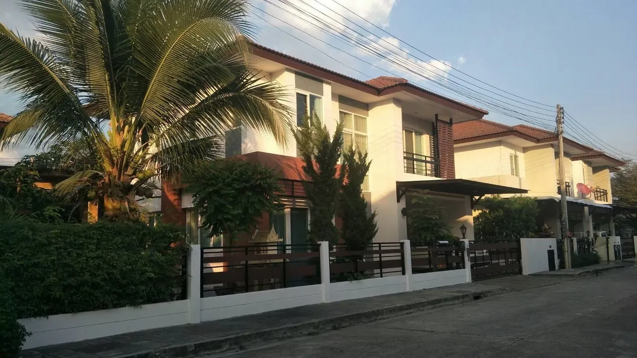 House · 3 ห้องนอน · 3 ห้องน้ำ · 280 m²