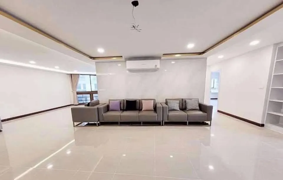 Condo · 3 bd · 4 ba · 220 m²