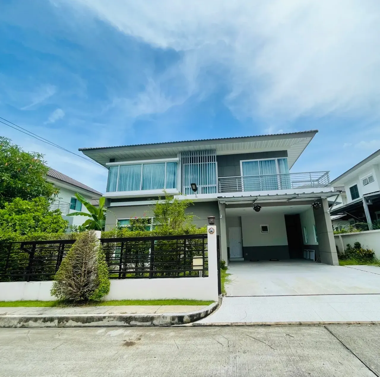 House · 3 bd · 3 ba · 200 m²