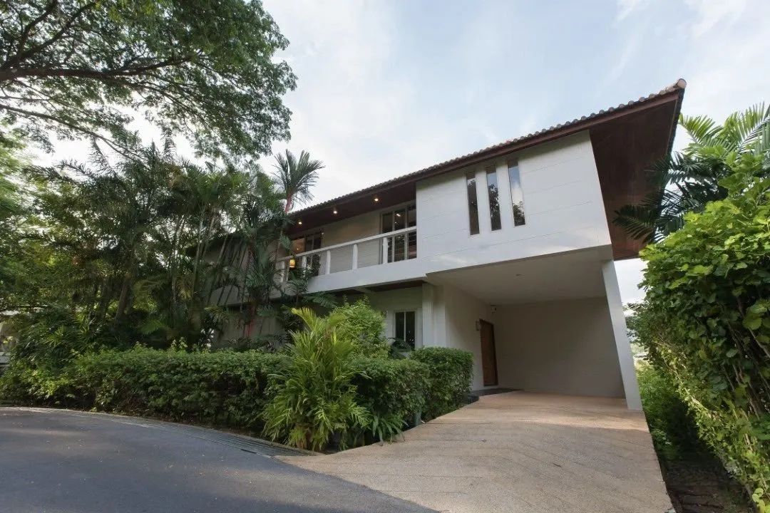 Villa · 3 bd · 3 ba · 417 m²