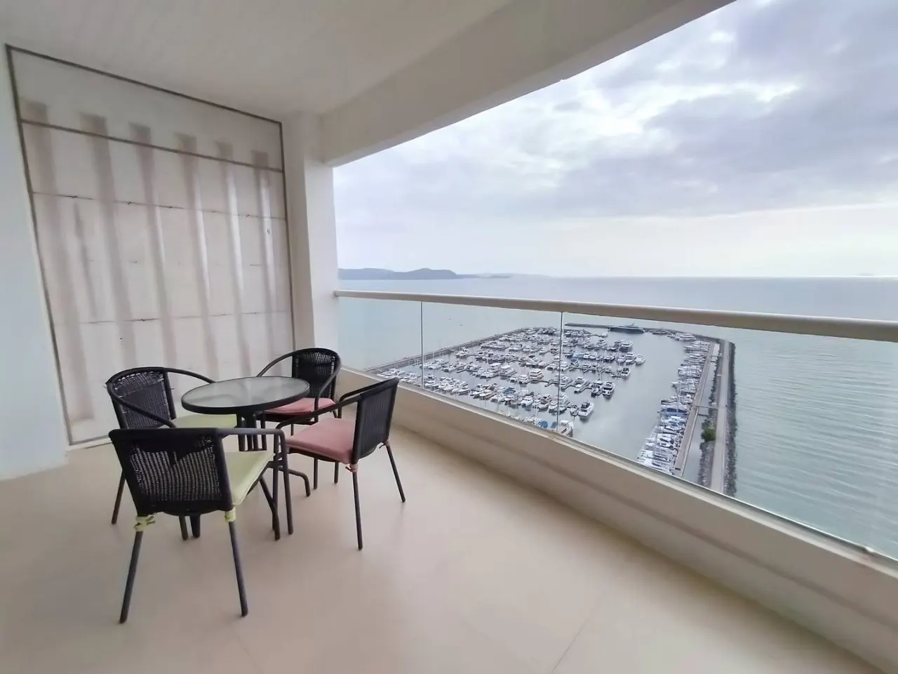 Condo · 2 室 · 2 卫 · 158 m²