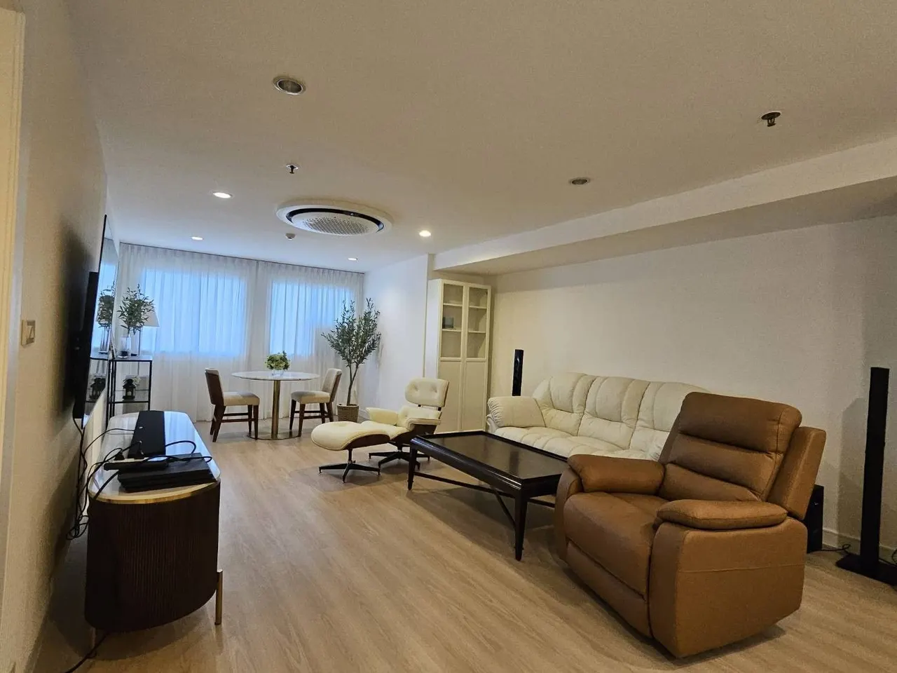 2 ห้องนอน · 2 ห้องน้ำ · 110 m²