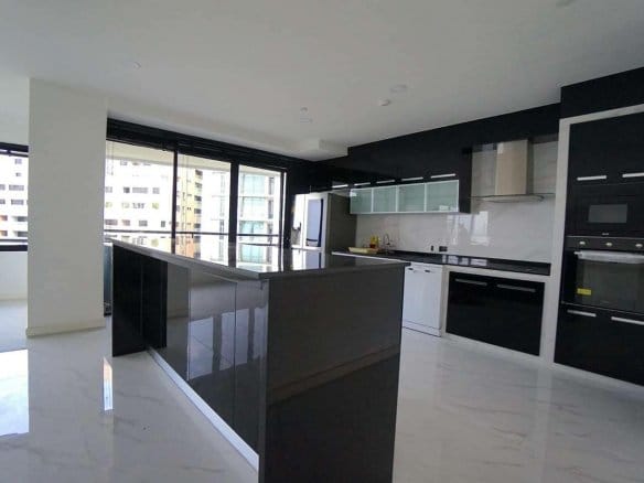Bangkok Moon Tower kitchen