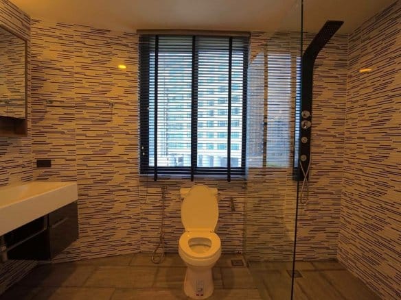 Bangkok Moon Tower bathroom shower